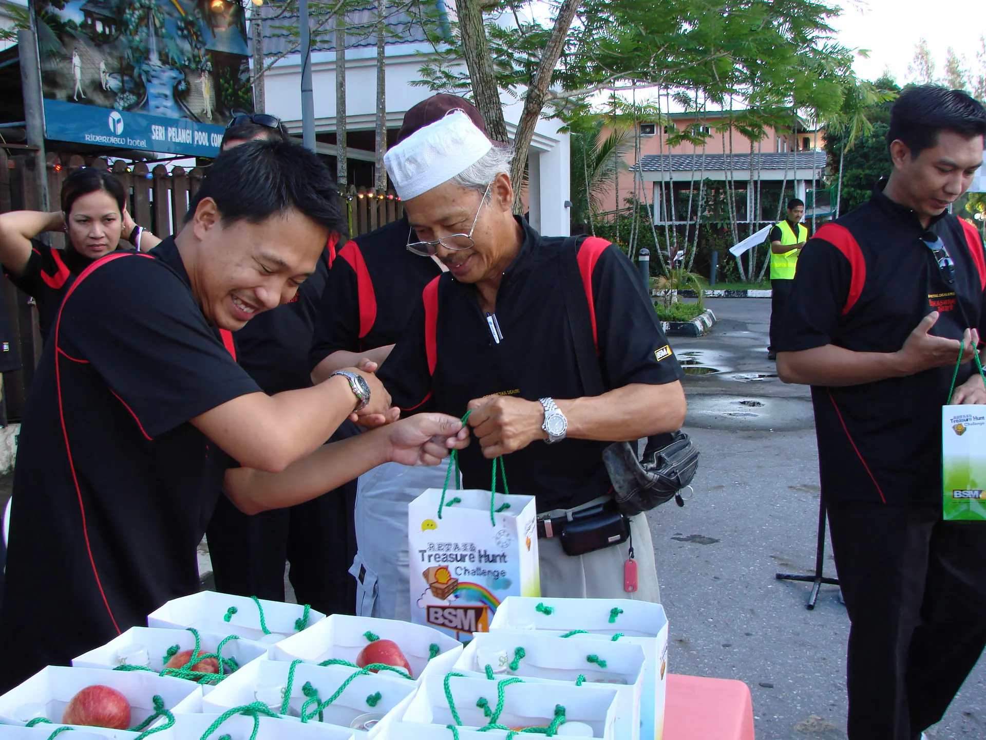 Brunei BSM Retail Treasure Hunt participants